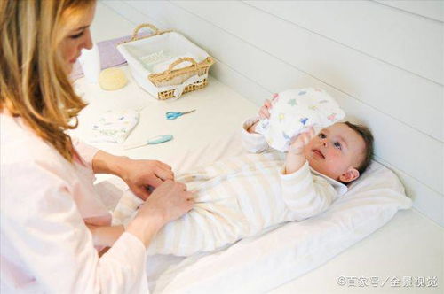 一月龄宝宝生长发育金标准与喂养护理全指南 新手妈妈必读